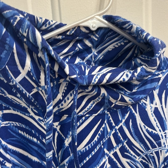 Lilly Pulitzer multi print pullover in size large - Picture 5 of 5